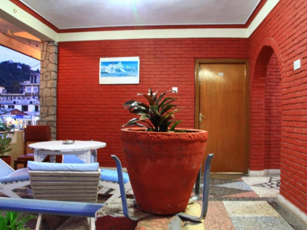 Fairmount Hotel Pokhara Esterno foto