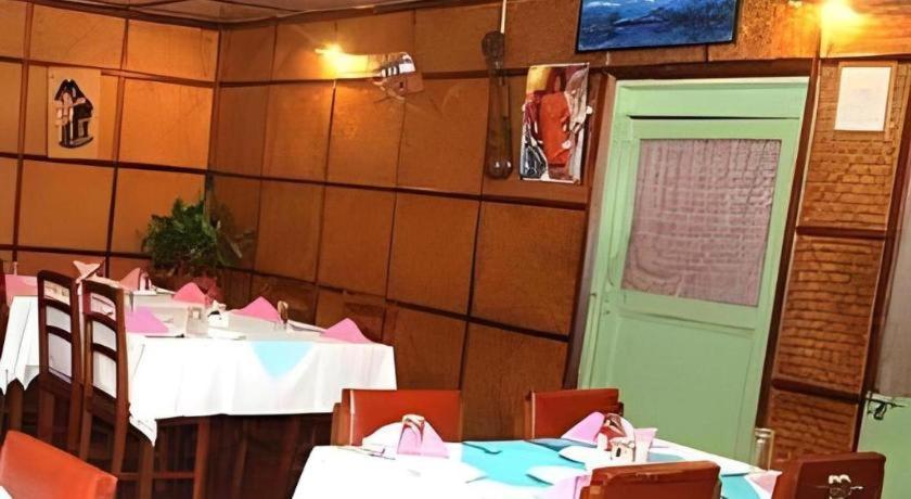 Fairmount Hotel Pokhara Esterno foto