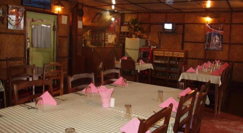 Fairmount Hotel Pokhara Esterno foto