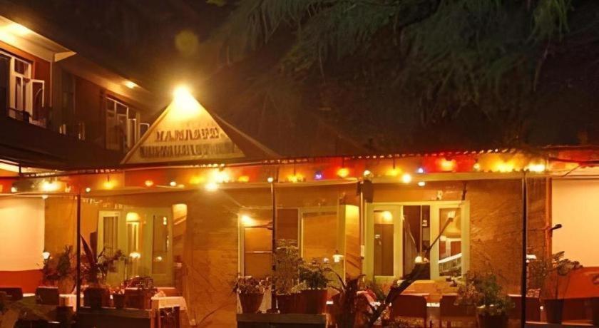 Fairmount Hotel Pokhara Esterno foto
