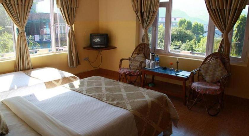 Fairmount Hotel Pokhara Esterno foto