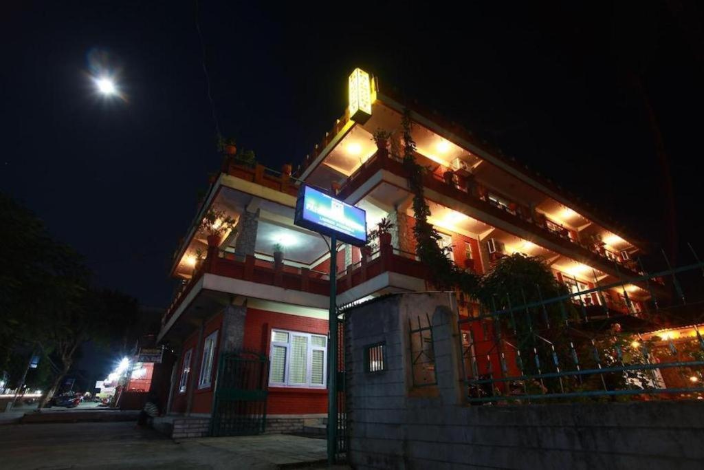 Fairmount Hotel Pokhara Esterno foto