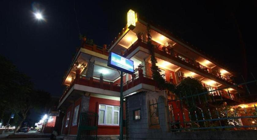Fairmount Hotel Pokhara Esterno foto